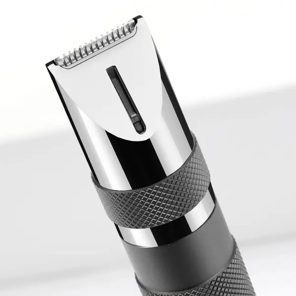 BaByliss For Men Super-X Metal Series High Performance Diamond Precision Nose & Brow Trimmer 5 BaByliss For Men Super-X Metal Series High Performance Diamond Precision Nose & Brow Trimmer - Image 3
