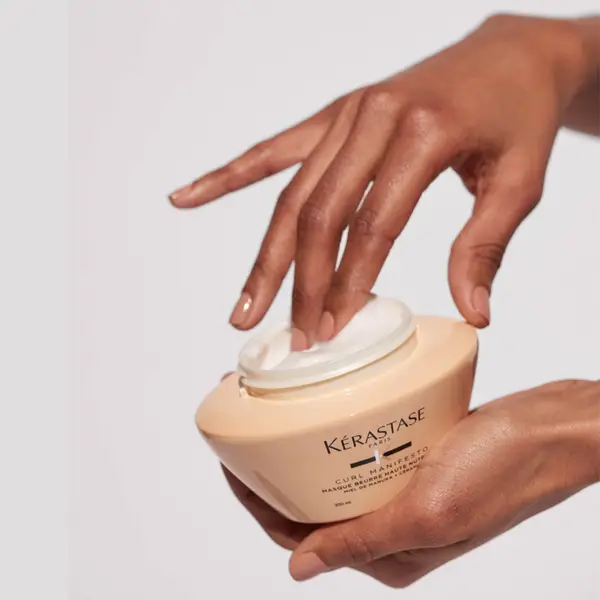 Kérastase Curl Manifesto Masque Beurre Haute Nutrition Mask 200ml 5 Kérastase Curl Manifesto Masque Beurre Haute Nutrition Mask 200ml - Image 3